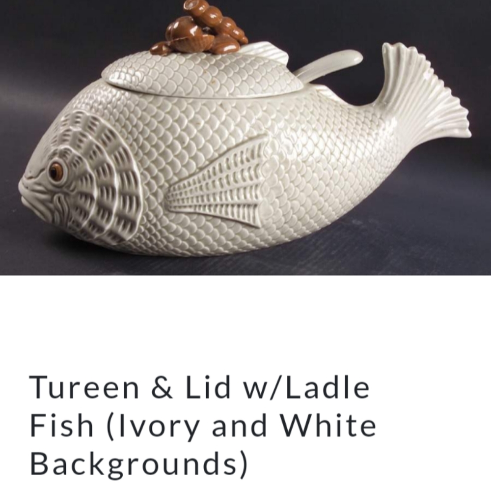 Tureen & lid and ladle